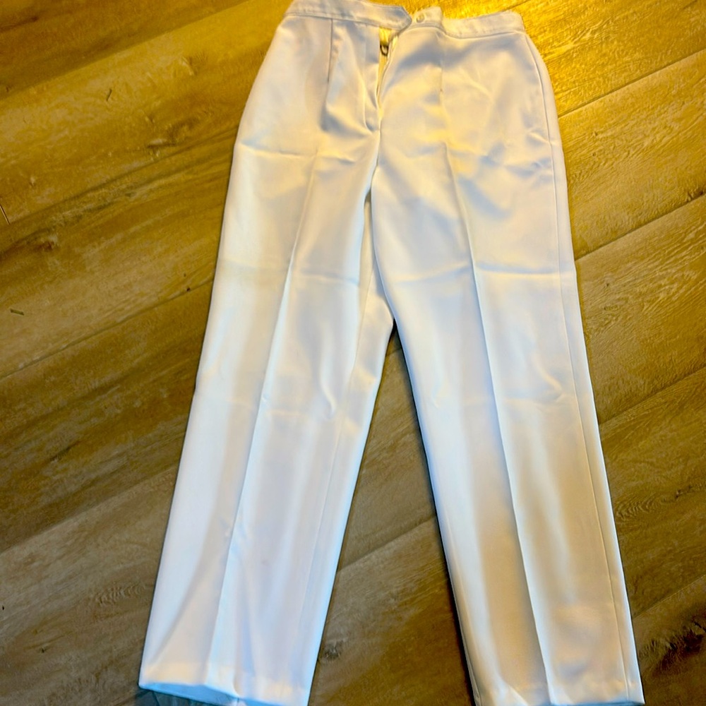 New without tags lady’s size 16 pant